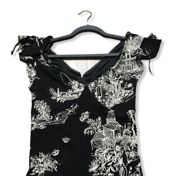 Guess Collection Mural Dress - Picture 2 of 10